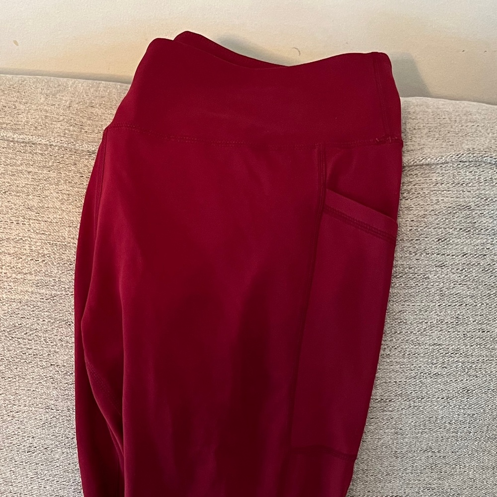 Constantly Varied Gear (CVG) Size Large Capri Leggings - Sangria